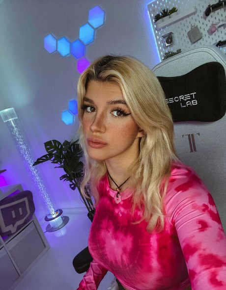 Kunshikitty star top pic