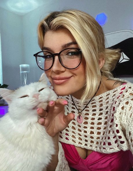 Kunshikitty model nudes images