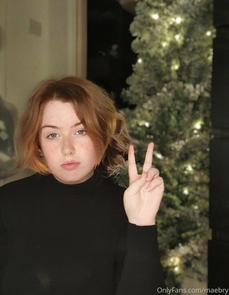 maebry model pornographic picture