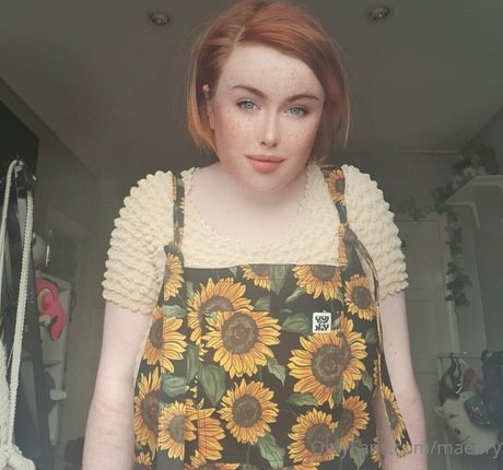 maebry model pretty pics