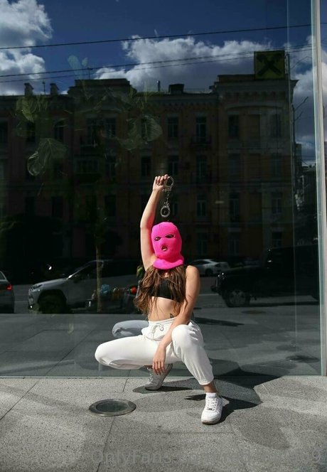 red mila sexy actress img