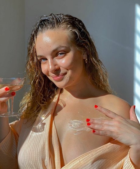 Abbie Chatfield pretty actress images