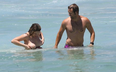 Abbie Chatfield pretty model picture