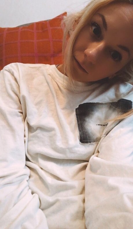 Emily Kinney high quality pornstar galleries