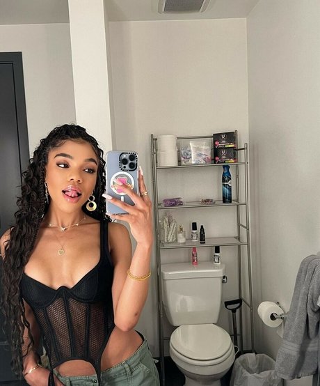 Teala Dunn erotic star pics