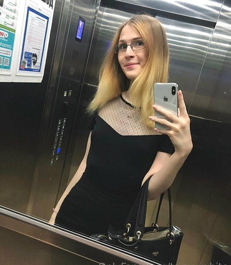 ts avy white pornstar sex images