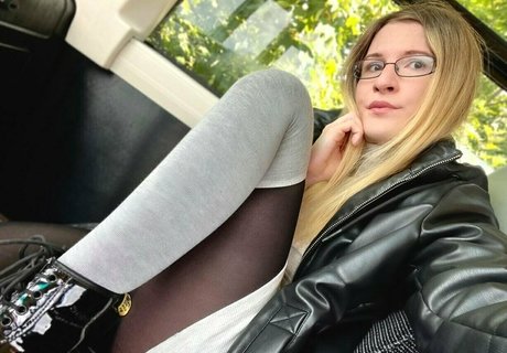 ts avy white xxx model picture