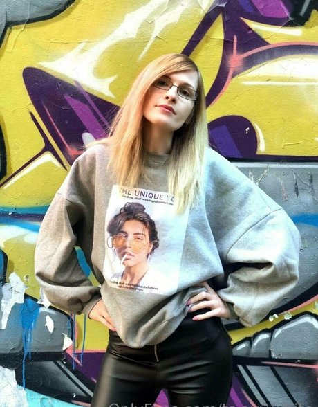 ts avy white star pornographic pictures