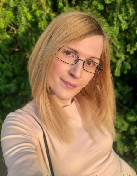 ts avy white naked model pictures