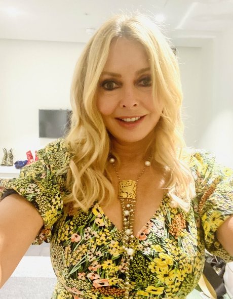Carol Vorderman sexy star img