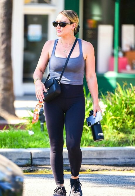 Hilary Duff sexy pornstar photo