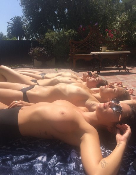 Addison Timlin model high quality galleries