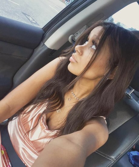 Lyla Troglin erotic star img