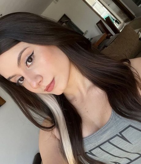 Yayahuz model high quality image