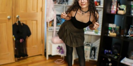 itwhiskarafterdark model pretty picture