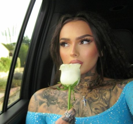 Zhavia model top photos