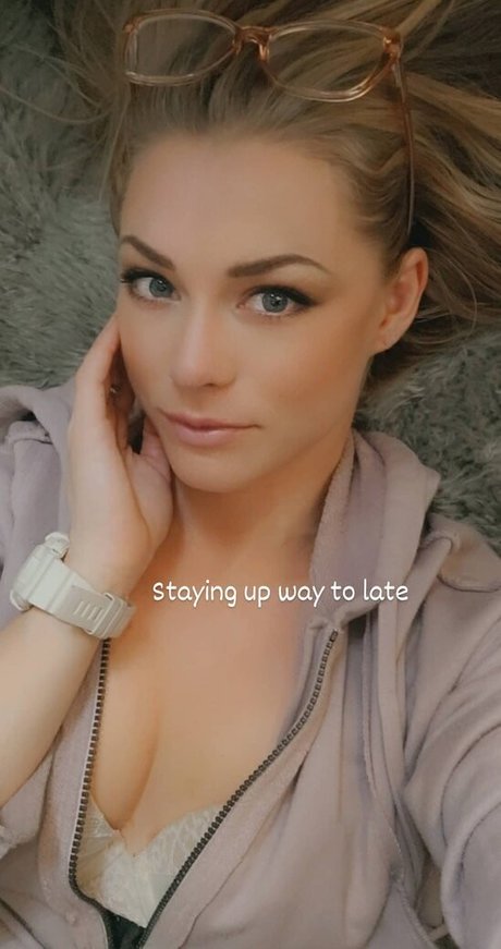 Nikki Leigh star sexy pics