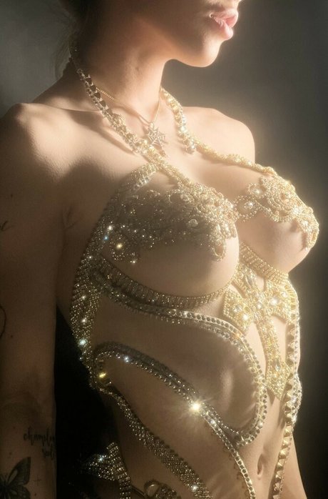 nusi quero adult star pictures