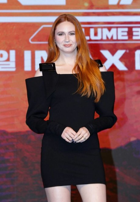 Karen Gillan sexy star archive