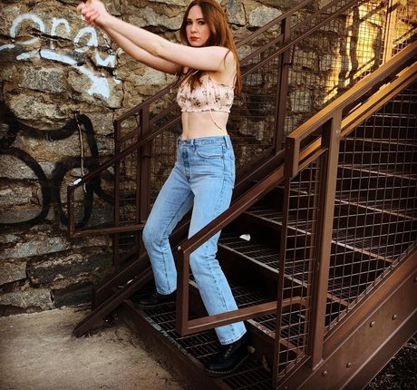 Karen Gillan star art images