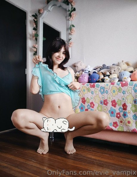 evee meow model perfect photo