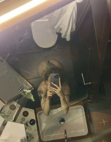 Sorabi model nude pictures