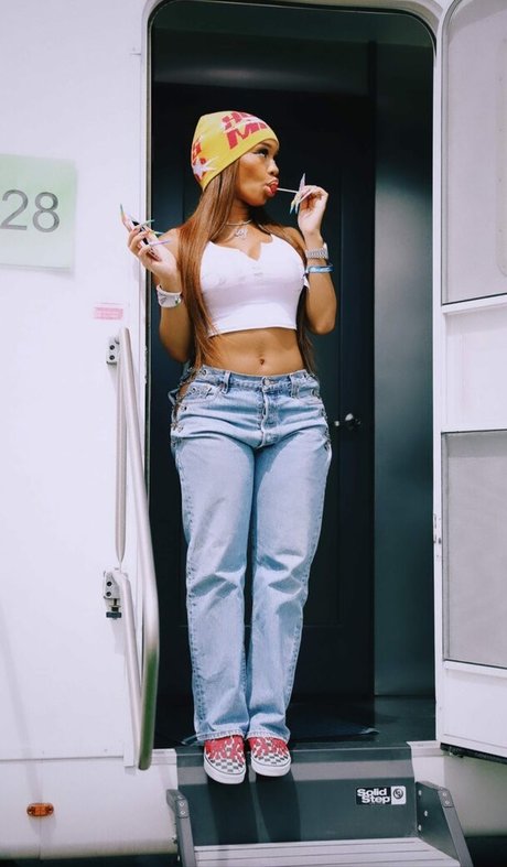 Saweetie star adult pics