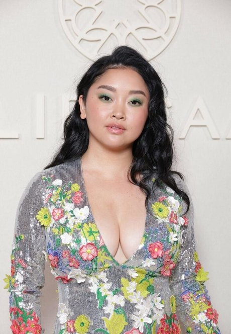 Lana Condor perfect star images