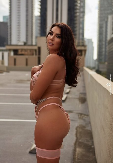 Cassie Lee model top photos