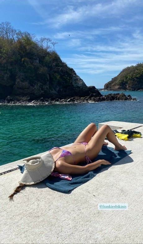 Olivia Munn sexy pornstar pic