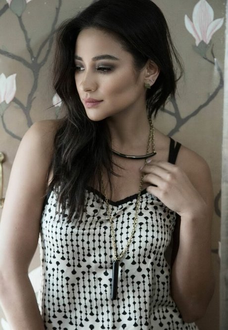 Shay Mitchell sex actress galleries
