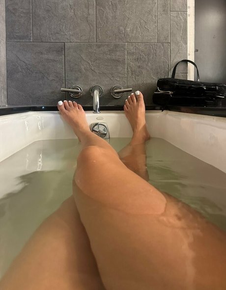 naughtycash exclusive model picture