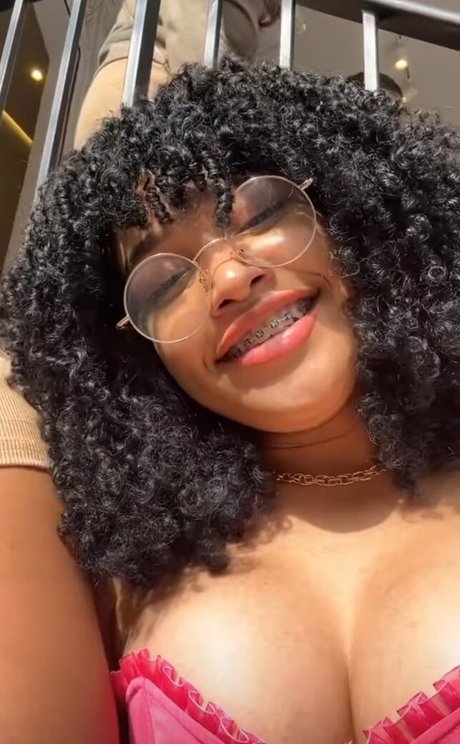 Marycuriell pretty star pic