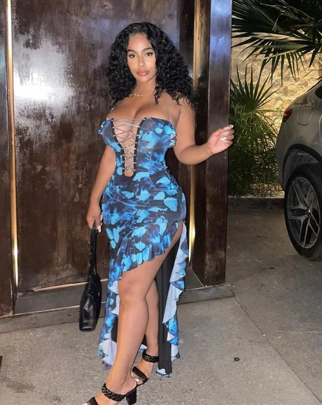 Ayisha Diaz model hd photos