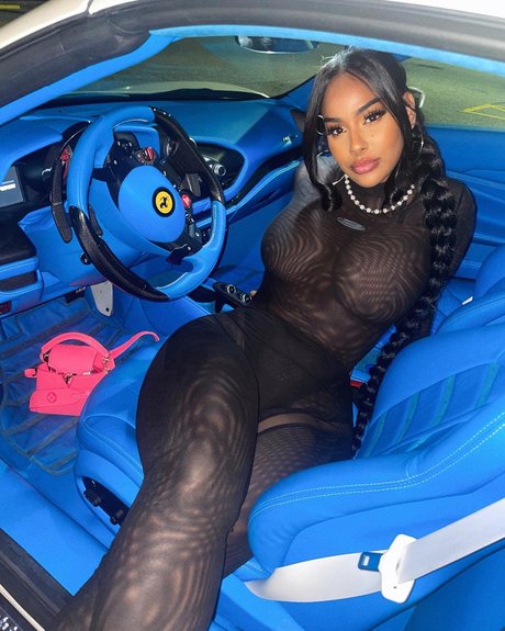 Ayisha Diaz hd actress image