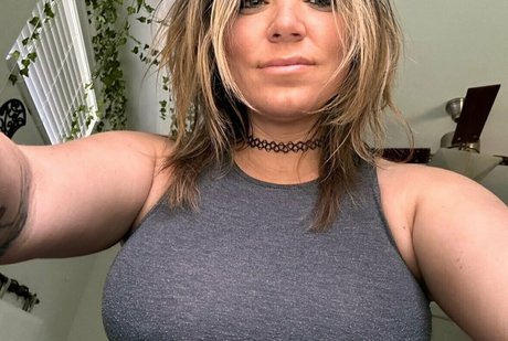 Curvyllama pornstar exclusive pics