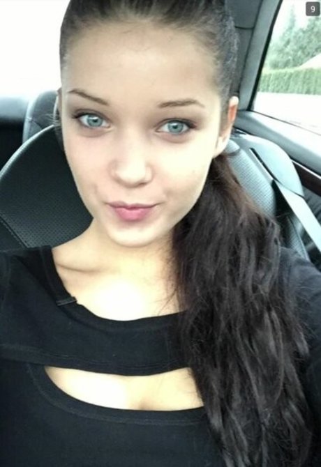 Divine Ramona model hot photo