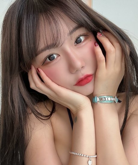 Berry erotic model pics