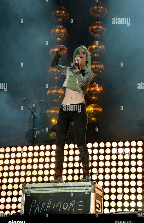 Hayley Williams model high quality img