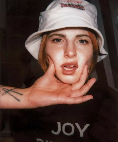 Hayley Williams model nude photo
