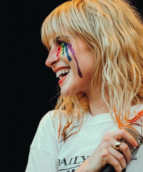 Hayley Williams star art photo