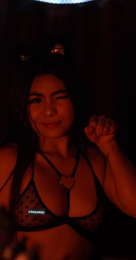 kenniwennii naked actress pics