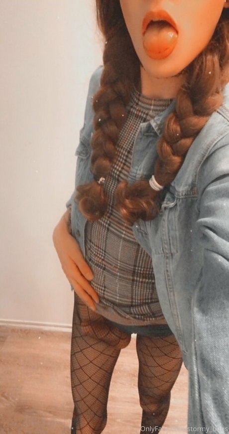 Stormy buns model perfect pictures