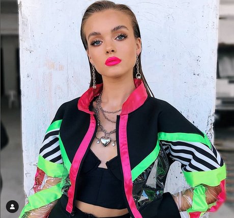 Anna Zak nice actress pics