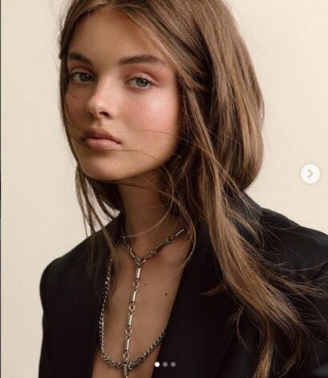 Anna Zak hot actress pics