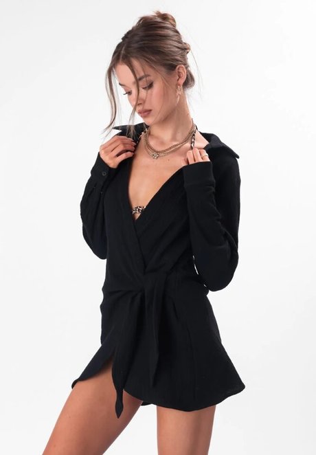 Anna Zak model top pic