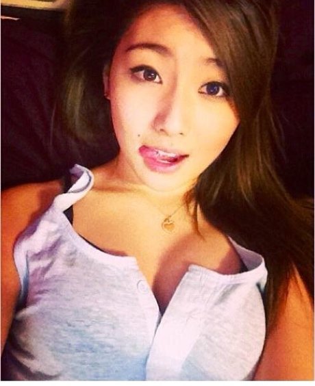 xChocobars perfect model picture