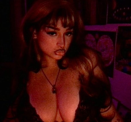 strawbewyswing model nice image