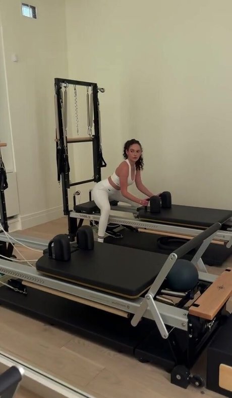 Madison Pettis erotic star photo