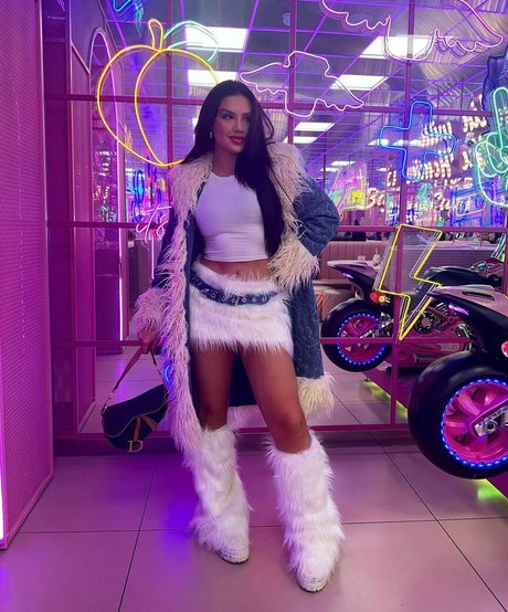 Vivi Wanderley naked actress photo